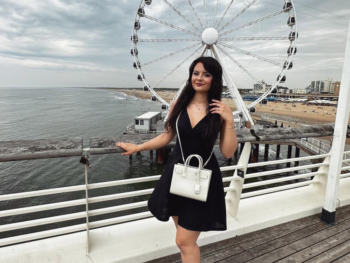 Feminine summer outfits